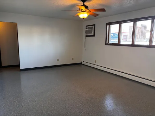 201 1st Ave NE, 201 1st Ave NE APT 4, Mandan, ND 58554