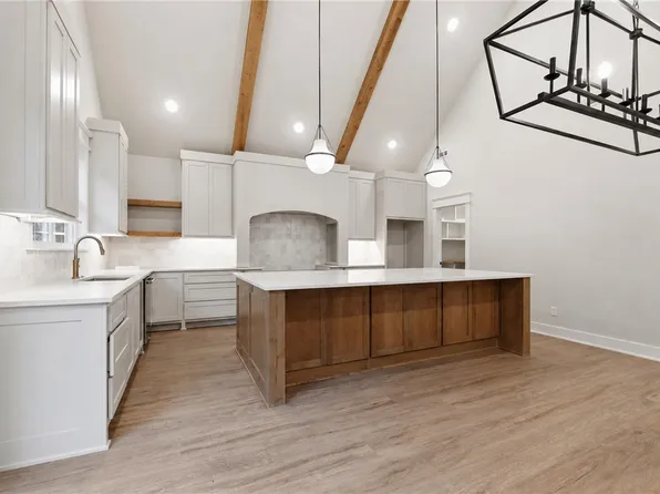 1927 E Panorama Pl, Fayetteville, AR 72701