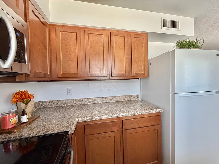 765 N Arrowhead Dr #2 — Photo 6