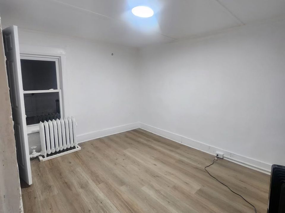 Building Photo 4