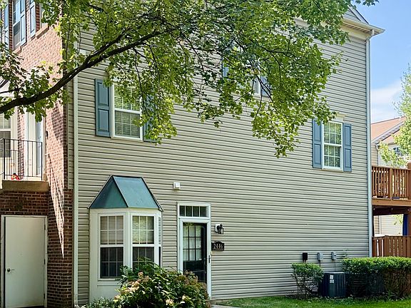 4th image of 2446 Wentworth Dr