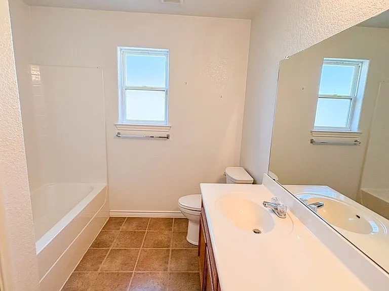 2907 Montague County Dr — Photo 18