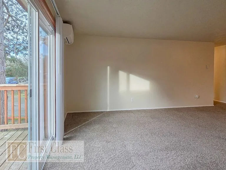 9555 SW Hall Blvd #17 — Photo 2