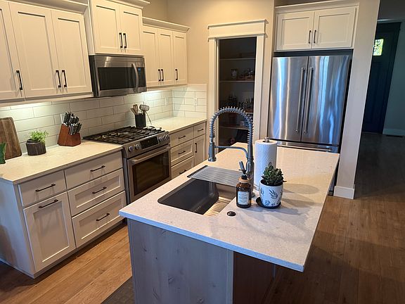 4th image of 3443 E Girdner St