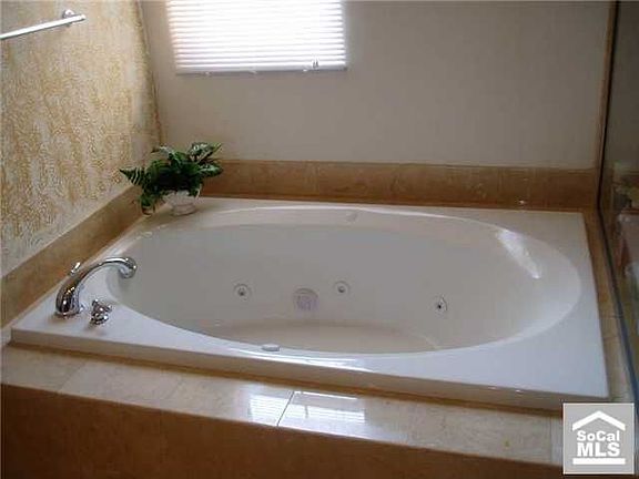Jacuzzi tub