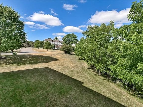 2nd image of 822 Bruton Dr