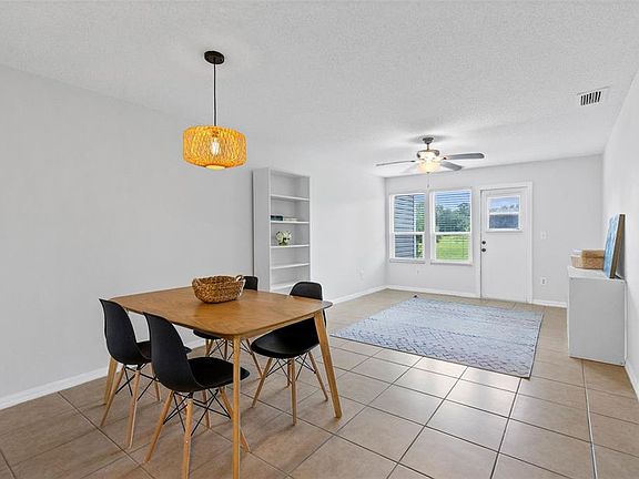 3rd image of 9514 DARIEN AVENUE #9514