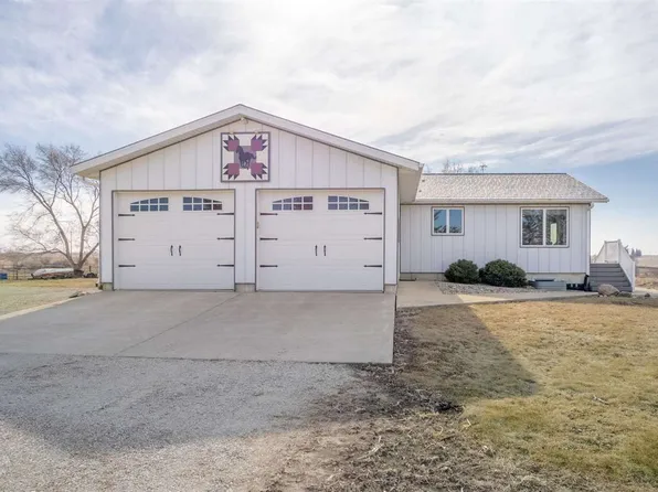 1552 150th St, Waverly, IA 50677