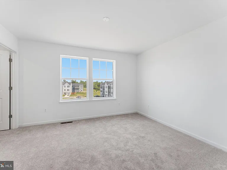 501 Fontana Cir — Photo 15