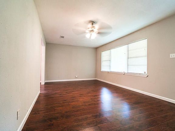 3rd image of 1510 Greenbriar Ave