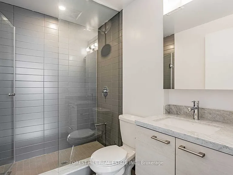 2221 Yonge St #5702 — Photo 15