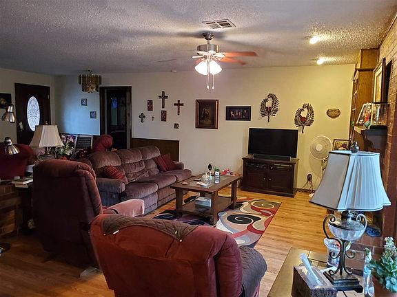 3rd image of 501 Wren Dr