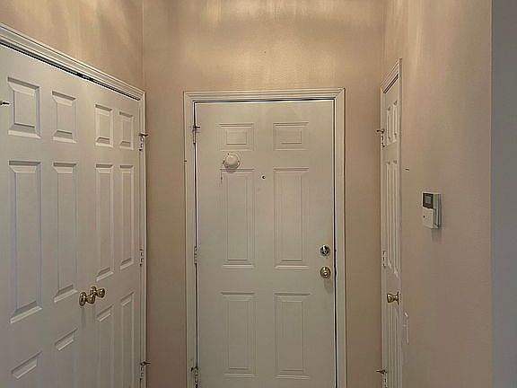 Entrance/front door hallway 