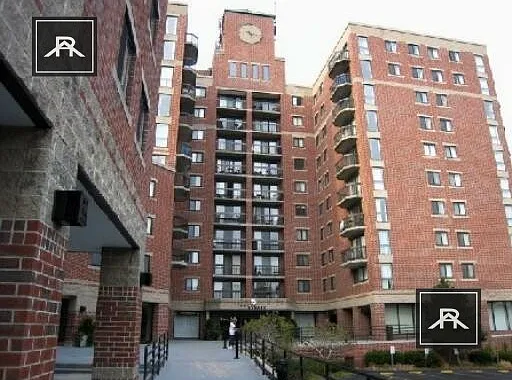 3 bed, 2.0 bath, 900 sqft, $4,650 — Photo 2