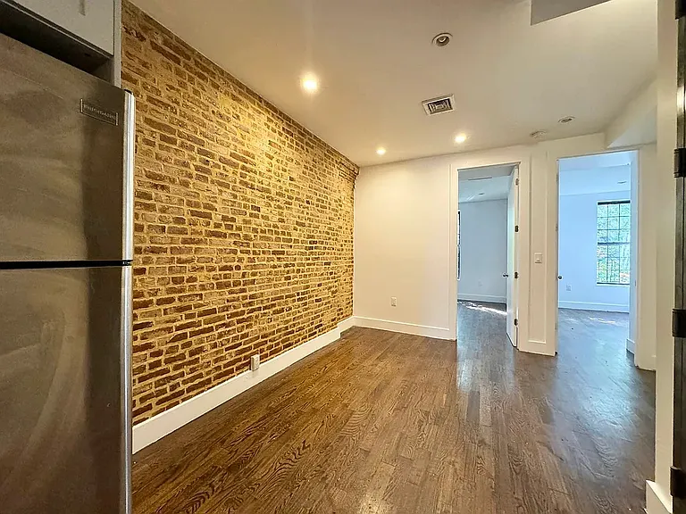 545 Kosciuszko St #2L — Photo 3