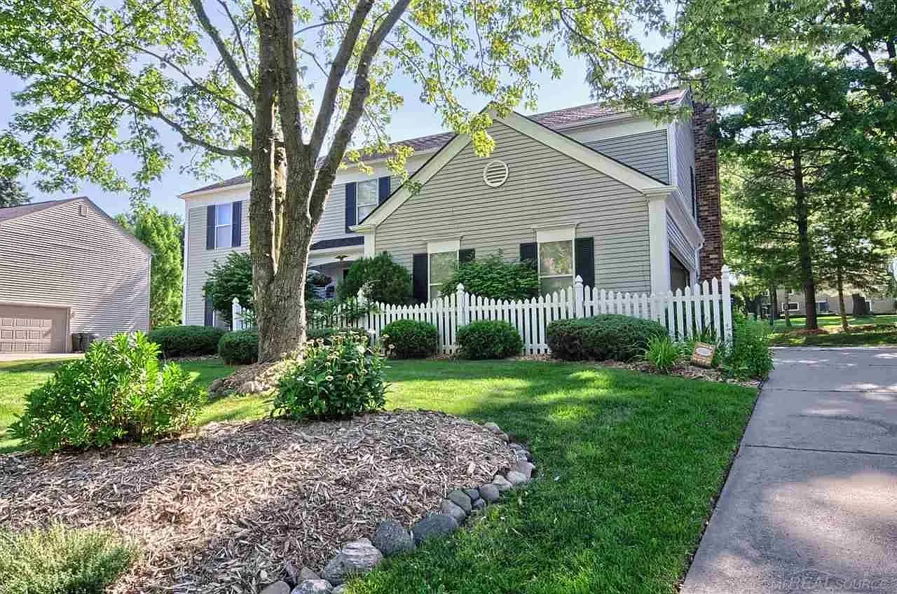 1140 Whispering Knoll Ln photo 1