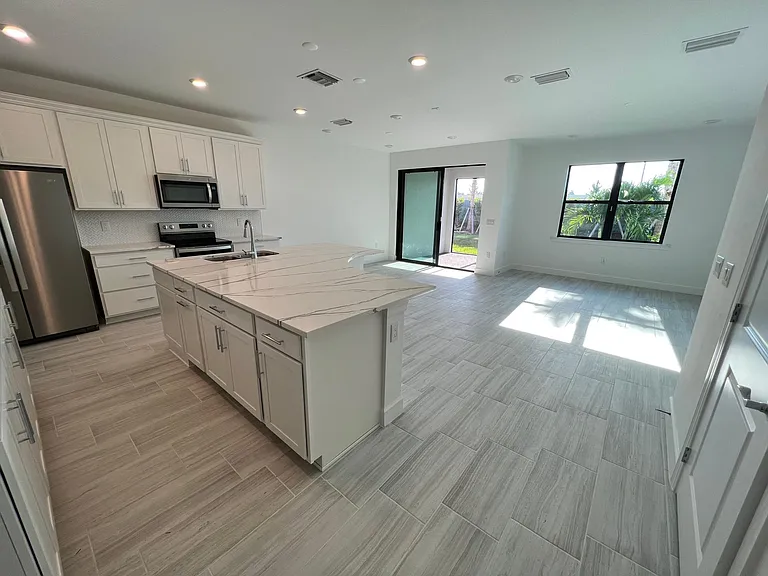 4086 Sonoma Oaks Cir #4086 — Photo 1
