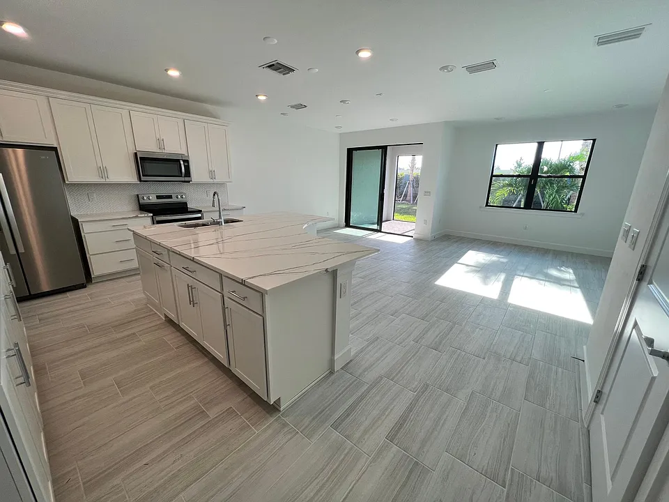 4086 Sonoma Oaks Cir #4086