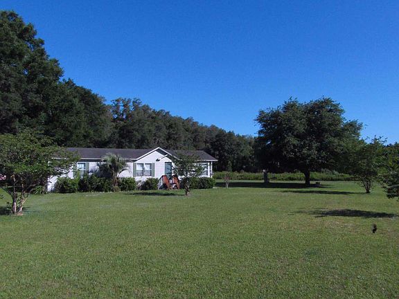 4th image of 121 SW Celine Ct