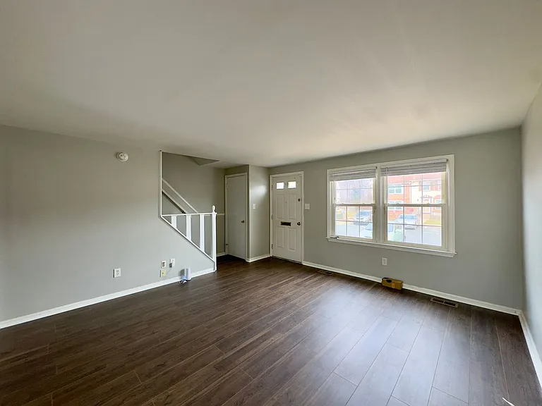 5371 King Arthur Cir — Photo 4