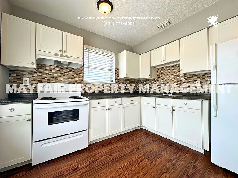 306 2nd Ave S #10 — Photo 2