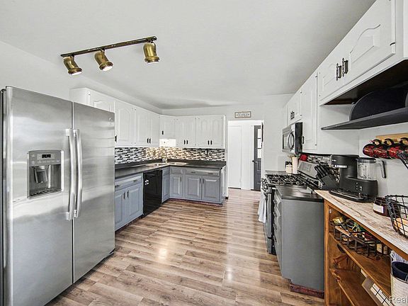 4th image of 119 Diversy Dr