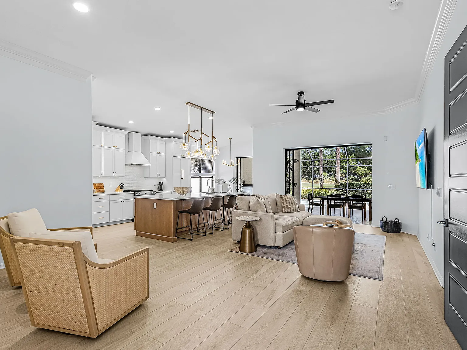 10001 Isola Way — Photo 4