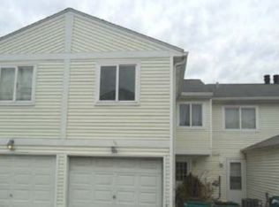 315 Meadow Green Ln, Round Lake Beach, IL 60073