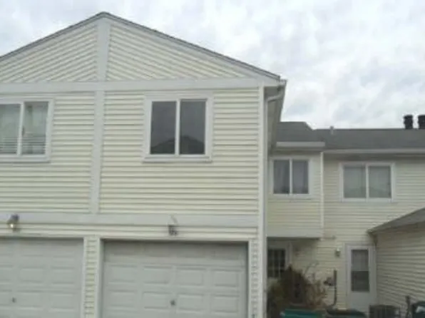 315 Meadow Green Ln, Round Lake Beach, IL 60073