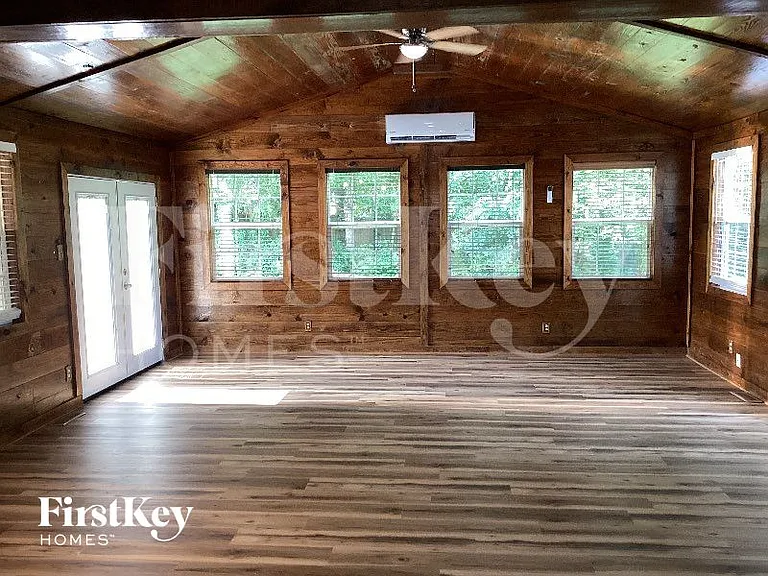 1362 Archer Pl — Photo 2