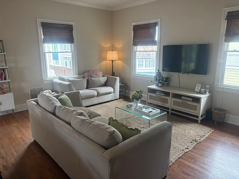 1030 Greenwood Ave NE #A — Photo 2
