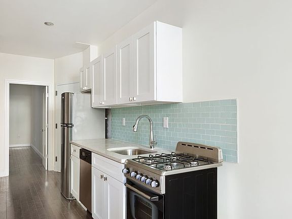 3rd image of 206 E 7th St APT 6