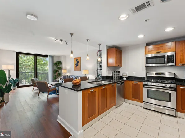 2451 Midtown Ave APT 306, Alexandria, VA 22303