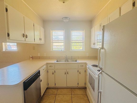 5th image of 3802 Millbrook Dr