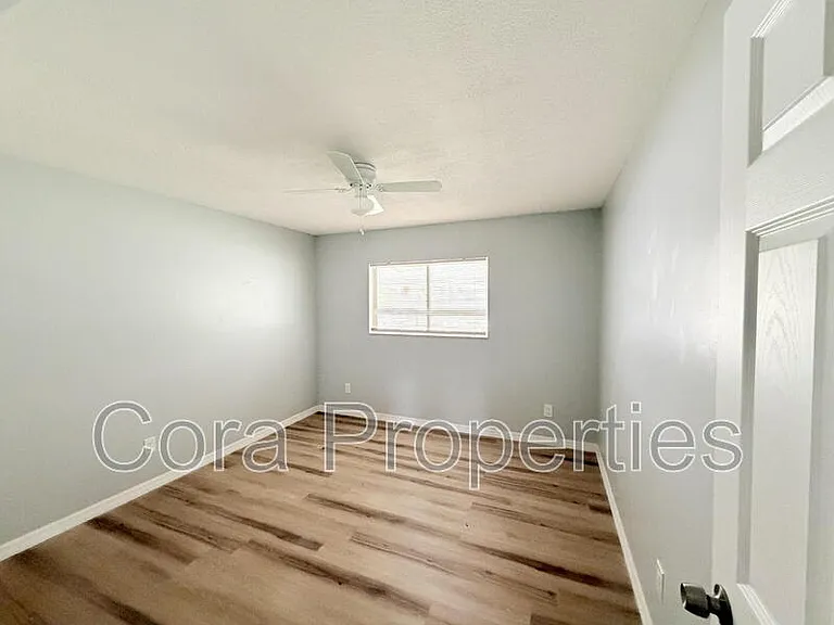 825 Avenue Y NW — Photo 26