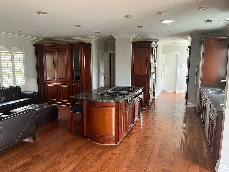 10518 Wellworth Ave — Photo 14