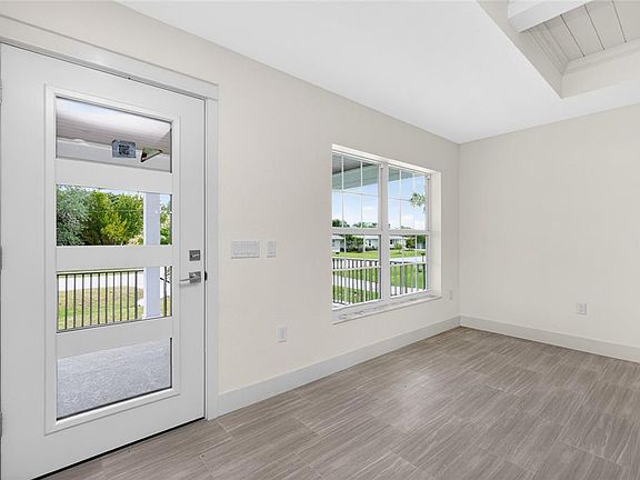 5th image of 323 Boca Grande Blvd