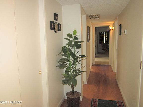 2nd image of 742 W Pairaiso Pl