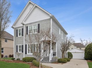 131 Indian Dr, Clarendon Hills, IL