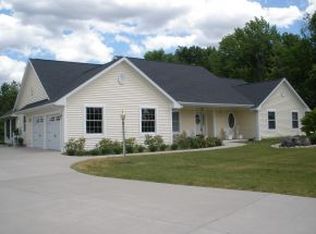 4586 Stonewood Ct, Oshkosh, WI 54902