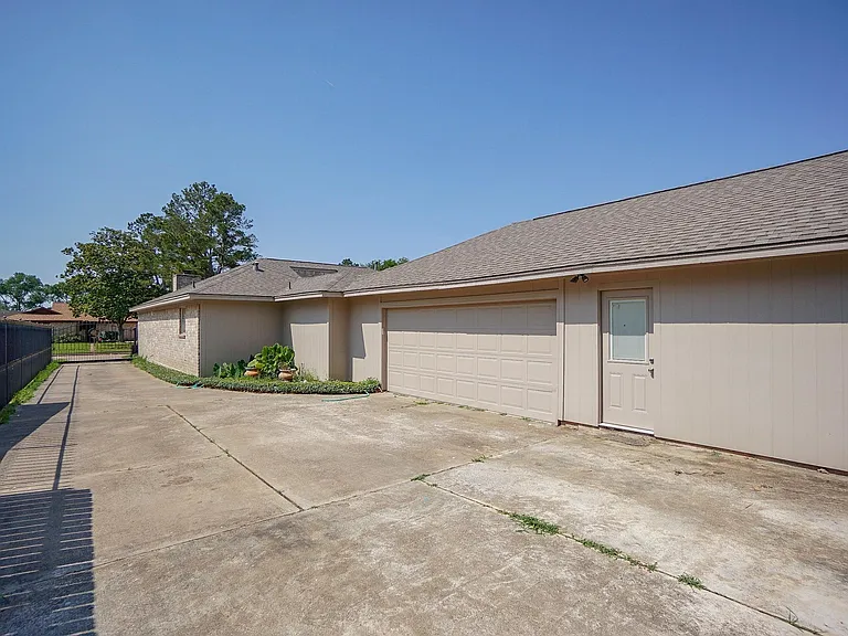 22418 Goldstone Dr — Photo 32