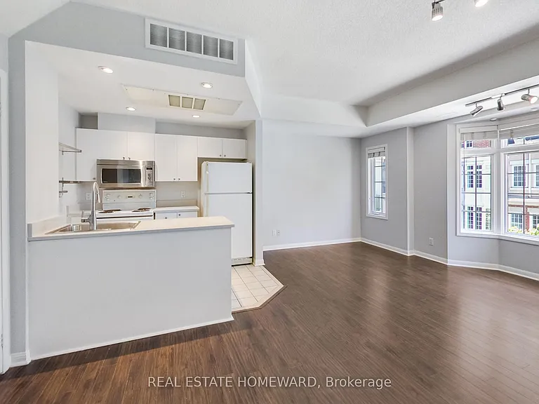 11 Niagara St #Townhouse 11 — Photo 11