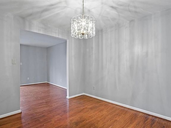 4th image of 1049 Willow Green Dr