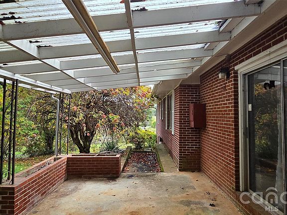 4th image of 214 Old Dale Rd