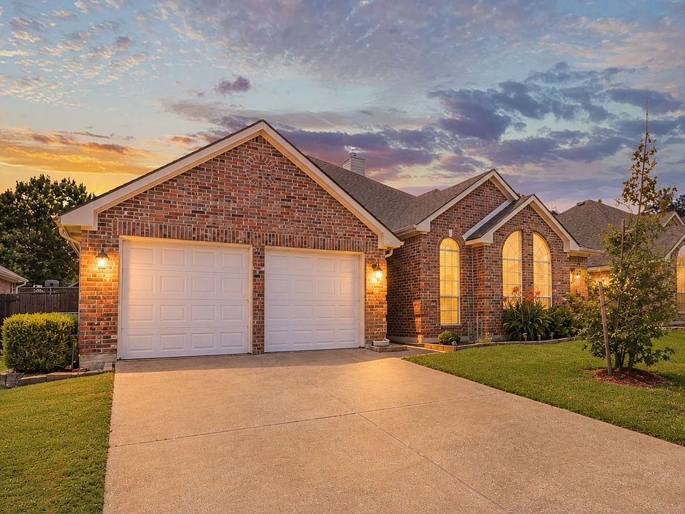 1st image of 2109 Golden Arrow Dr