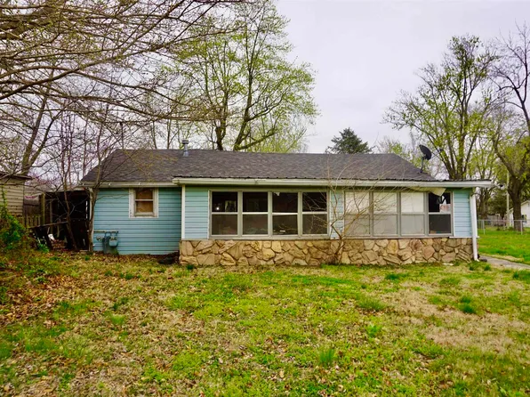 900 Oregon St, Carterville, IL 62918