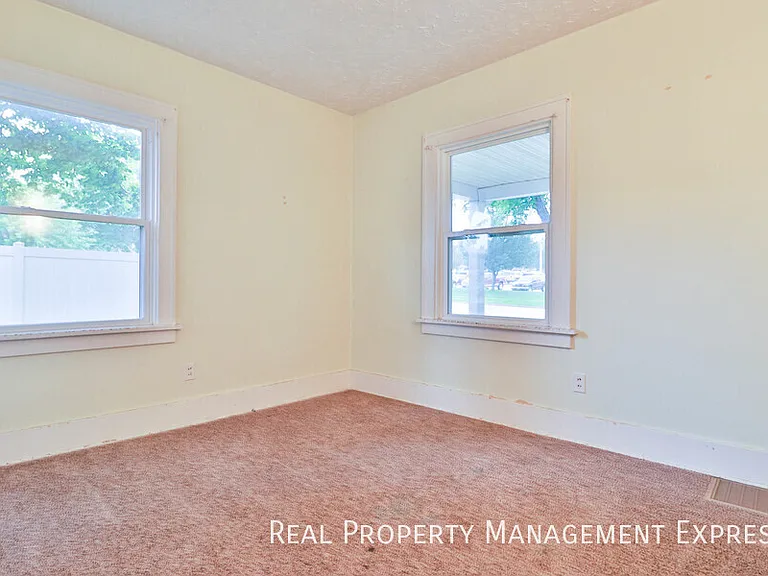 1412 W 17th St — Photo 12