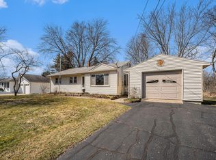 321 Gingham Ave, Portage, MI 49002