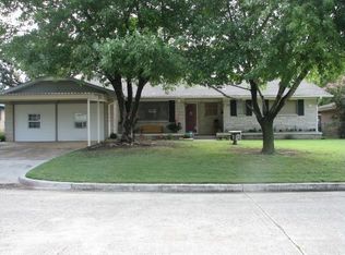 716 Eagle Dr, Moore, OK 73160