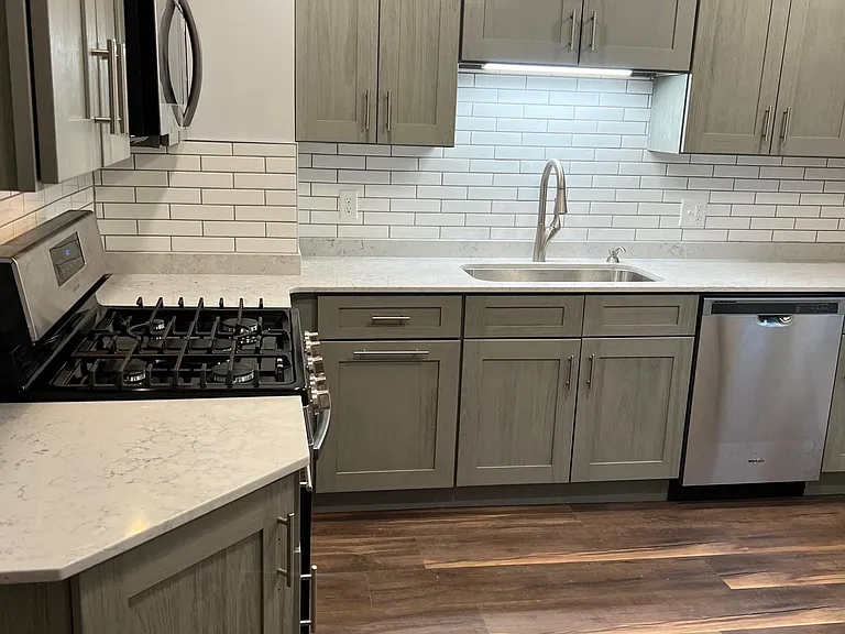 10 Traymore St #UPPER — Photo 5